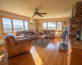 Your Own Estate - Hensonville - Sala de estar