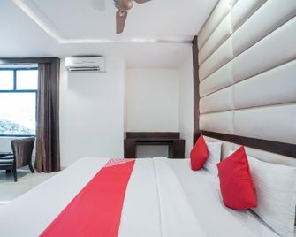 Oyo 13001 Ashoka De Grand - Haldwani - Habitación