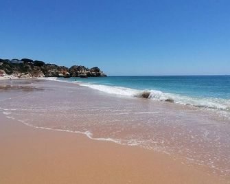 Quiet Mountain Views But Near To All Local Amenities Of Shops And Restaurants - Alvor - Strand