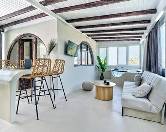 Paridian Elegant Living - Parikia - Huiskamer