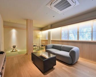 ريوكان يوشيدايا - أريشينو - غرفة معيشة