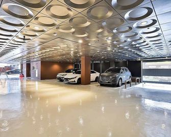 Brown Dot Gumi Okgye - Gumi - Lobby