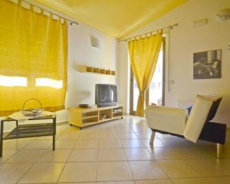 Casa Vacanza Tortolì Plus VIII E IX - Tortolì - Wohnzimmer