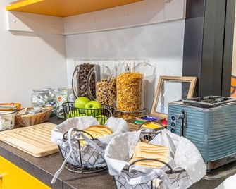 Montempo Apparthotel Strasbourg Gare - Strasbourg - Buffet