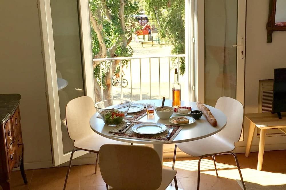 Charming apartment in the heart of the village - הייר - חדר אוכל