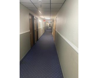 Coldwater Inn & Suites near I 69 - Coldwater - Chodba