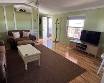 Tjs Serene abode - Marathon - Sala de estar