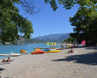 House with garden 300 m from Lake Sainte-Croix - Les Salles-sur-Verdon - Plage