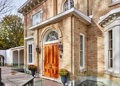 Hollywood glam in a stunning restored mansion! STA Licence # ST-2019-0098 - Prince Edward - Bangunan