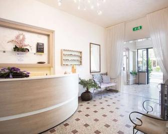 Hotel Fattori - Cesenatico - Front desk