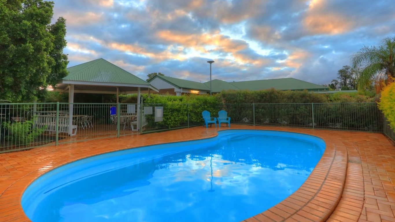 Jacaranda Country Motel