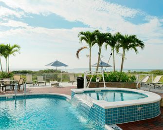 Hampton Inn & Suites Ocean City/Bayfront-Convention Center - אושן סיטי - בריכה