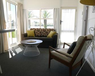 Raglan Palm Beach Motel - Raglan - Sala de estar