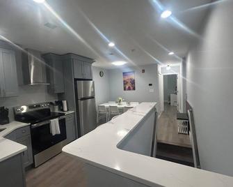 Cozy 2-3 Bedroom Apartment in Center City! - Philadelphia - Keittiö