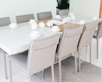 Salty Beach House - Hanimaadhoo - Comedor