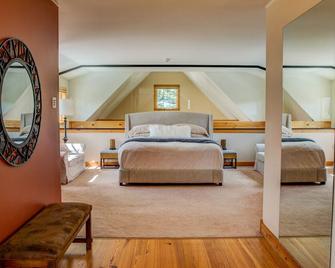 The Turtle House-Wedding Venue/Reunion Lodge - Clark Fork - Habitación
