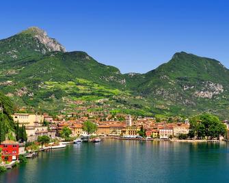 Appartamento Fabio Few Min From Lake - Happy Rentals - Riva del Garda