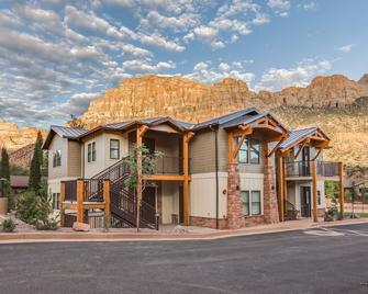 Watchman Villas - Springdale - Building