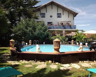 Chambres D Hotes La Maison Bleue - Souvans - Pool