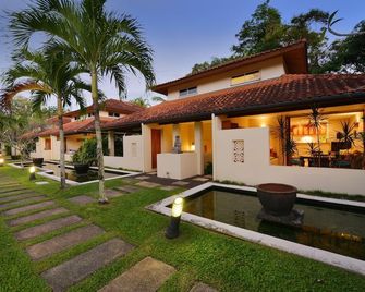 Seascape Holidays - 8 Surya - Port Douglas