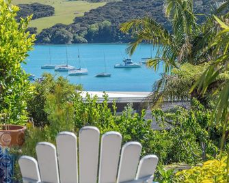 Cute Bach with Stunning Views - Mangonui - Terasa
