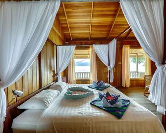 Onong Resort - Manado - Schlafzimmer