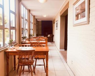 Selborne Bed and Breakfast - East London - Comedor