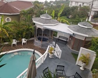 Ridgeview Suites 1 to 3 - Kingston - Piscina