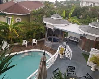 Ridgeview Suites 1 to 3 - Kingston - Piscina