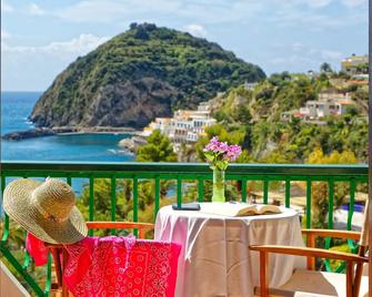 Hotel Villa Franz - Serrara Fontana - Balkon