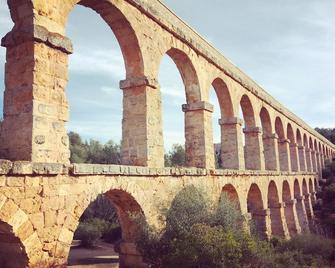 Large private pool, entire new build cool airy flat, gardens, parking, WiFi - Tarragona - Gebäude