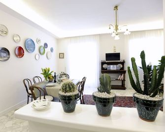 La Kenzia Casa Vacanze - Maiori - Essbereich