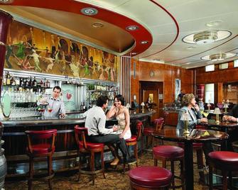 Historic Harbor Haven! Minutes to Long Beach Cruise Terminal, Pets Allowed - Long Beach - Bar