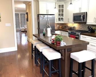 Luxury Home - Upper Toronto Beaches - Toronto - Kitchen