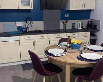 Maison De Ville Avec Son Charme - Nimes - Comedor