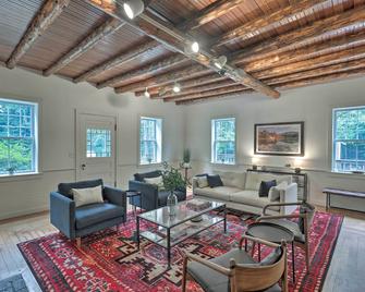 Charming Jaffrey Cottage w/ Deck & Grill! - Jaffrey - Sala de estar