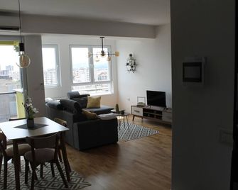 Skopje Station Apartment - Skopje - Pokój dzienny