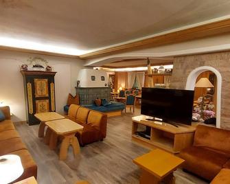 Hotel Alpina - Pinzolo - Sala de estar