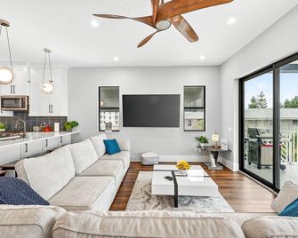 Blue Pearl - Coffeyville - Living room