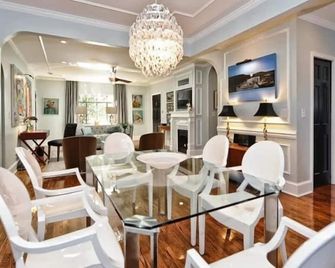 Chic and Comfortable 2BR near Uptown - Charlotte - Dining room