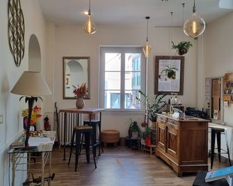 Grand Hôtel De La Poste - Salon-de-Provence - Recepce