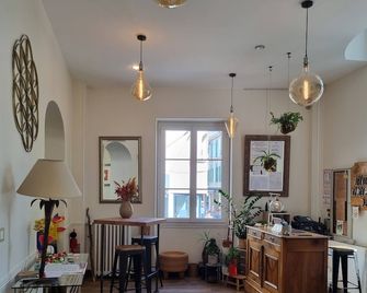 Grand Hôtel De La Poste - Салон-де-Прованс - Рецепція