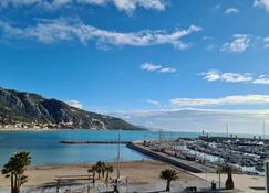 Menton 3 pièces vue mer bord de plage hyper centre - Menton - Strand