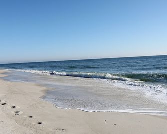 Newly renovated duplex!! Beach block, North End Surf City, upper unit - Beach Haven - Beach