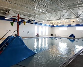 Mountain View Hotel - Killdeer - Piscina