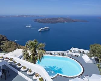 Alta Vista Suites - פירה - בריכה