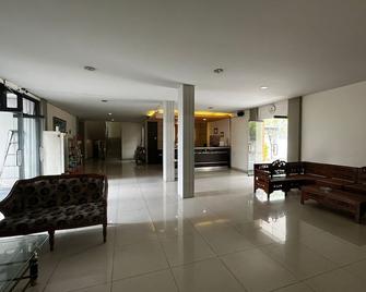 OYO 94442 Jebres Inn - Surakarta - Lobby