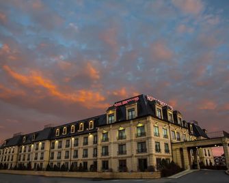 Hotel Brossard, an Ascend Collection Hotel - Brossard - Rakennus