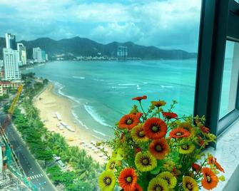Beautiful Sunshine Beachview Apartment Comfortzone - Cam Ranh