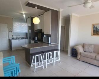 84 Camarque Umdloti beach - Umdloti - Küche